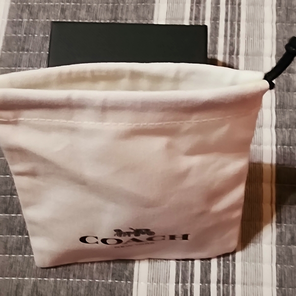 Authentic Coach Earring NWT. - Picture 9 of 10